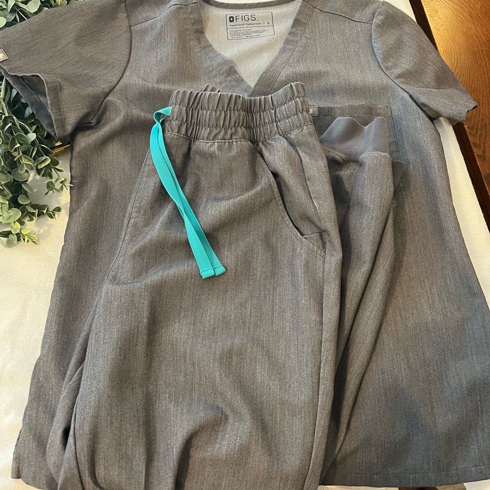 Figs high waisted pant/ one pocket top scrub set